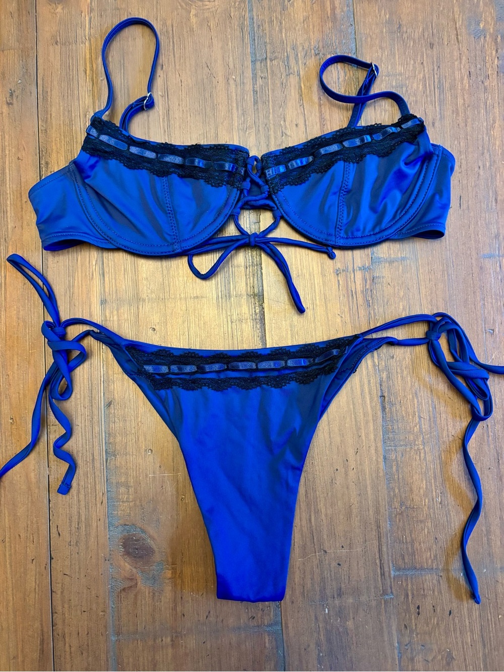 NWOT frankies bikinis x Sydney Sweeney Rome bikini set - Picture 4 of 16